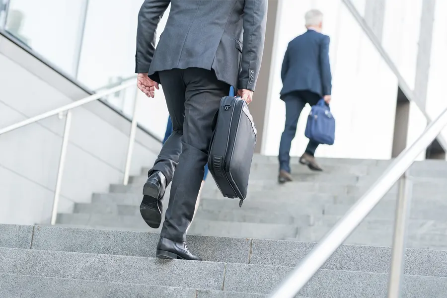 Bolso de negocios para hombre, mochila que se ve bien.